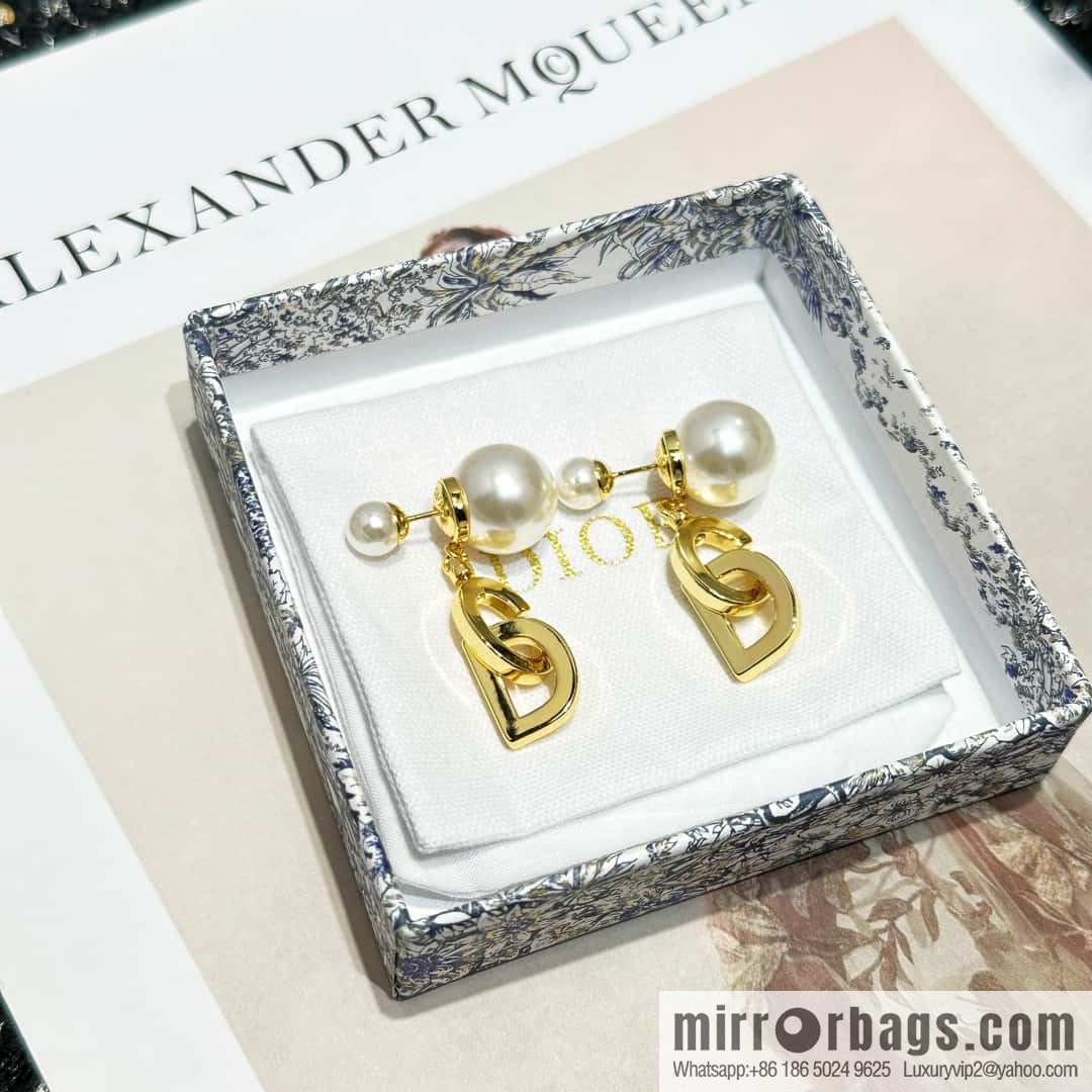 New ☑️ Dior gold size pearl CD letter stud earrings