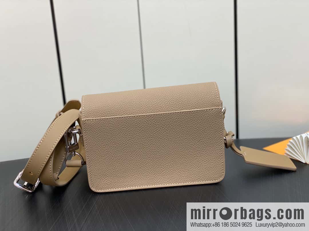 [Boutique‑grade] M82804 apricot, full leather men's bag messenger bag series, new FASTLINE WEARABLE WALLET handbag in autumn and winter