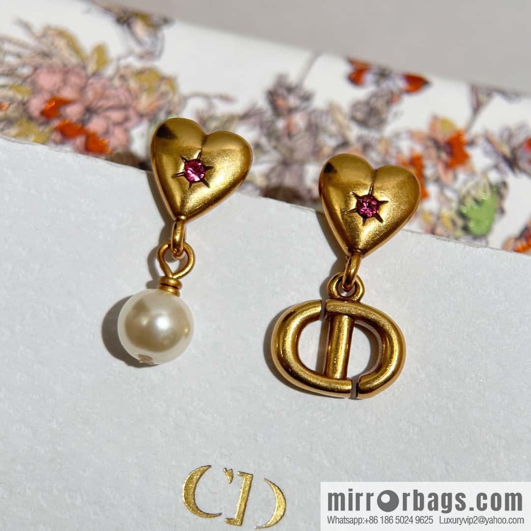 New ☑️ Dior peach heart love CD pearl asymmetrical stud earrings