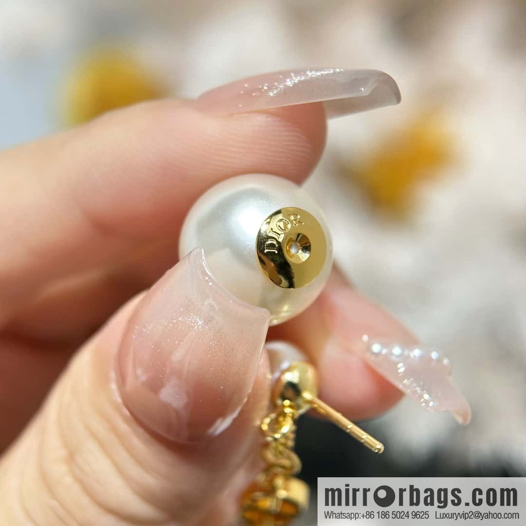 New ☑️ Dior gold size pearl CD letter stud earrings