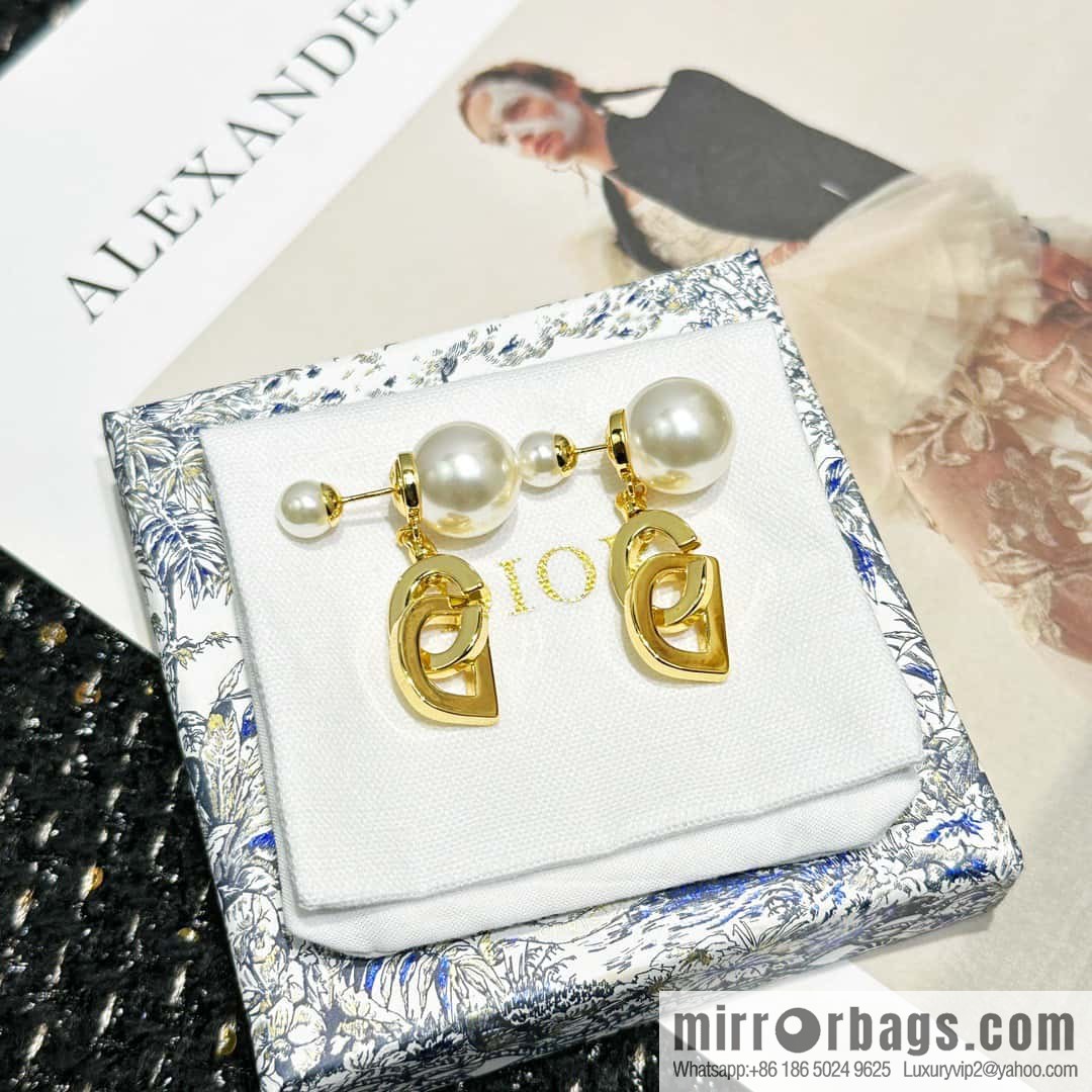 New ☑️ Dior gold size pearl CD letter stud earrings