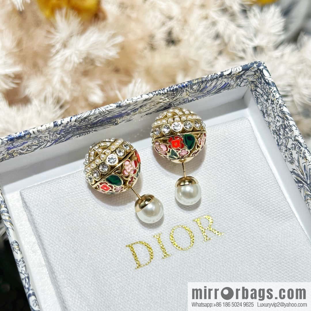 New ☑️ Dior hollow oil drop pearl stud earrings