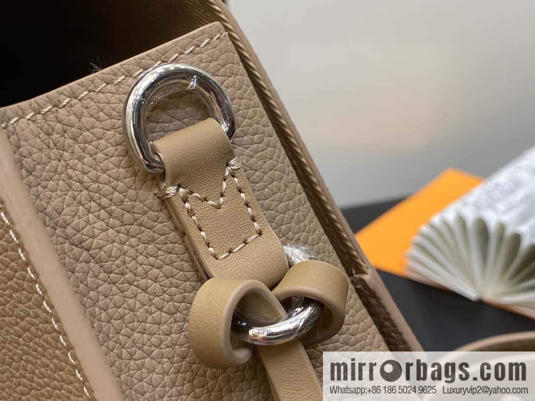 [Boutique‑grade] M82804 apricot, full leather men's bag messenger bag series, new FASTLINE WEARABLE WALLET handbag in autumn and winter