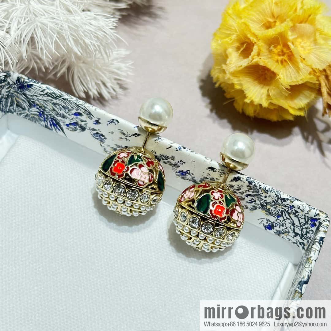New ☑️ Dior hollow oil drop pearl stud earrings