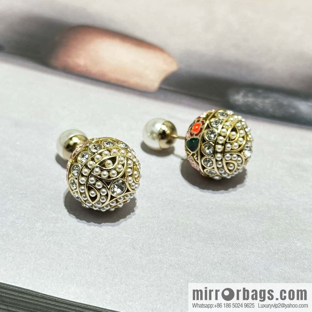 New ☑️ Dior hollow oil drop pearl stud earrings