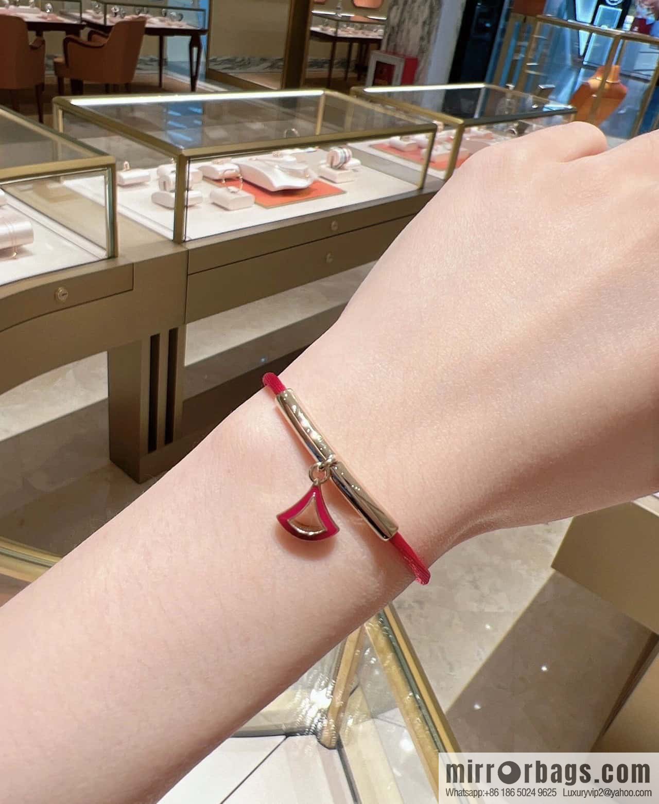 ☀BVLGARI SERPENTI FOREVER series small fan bracelet hand rope