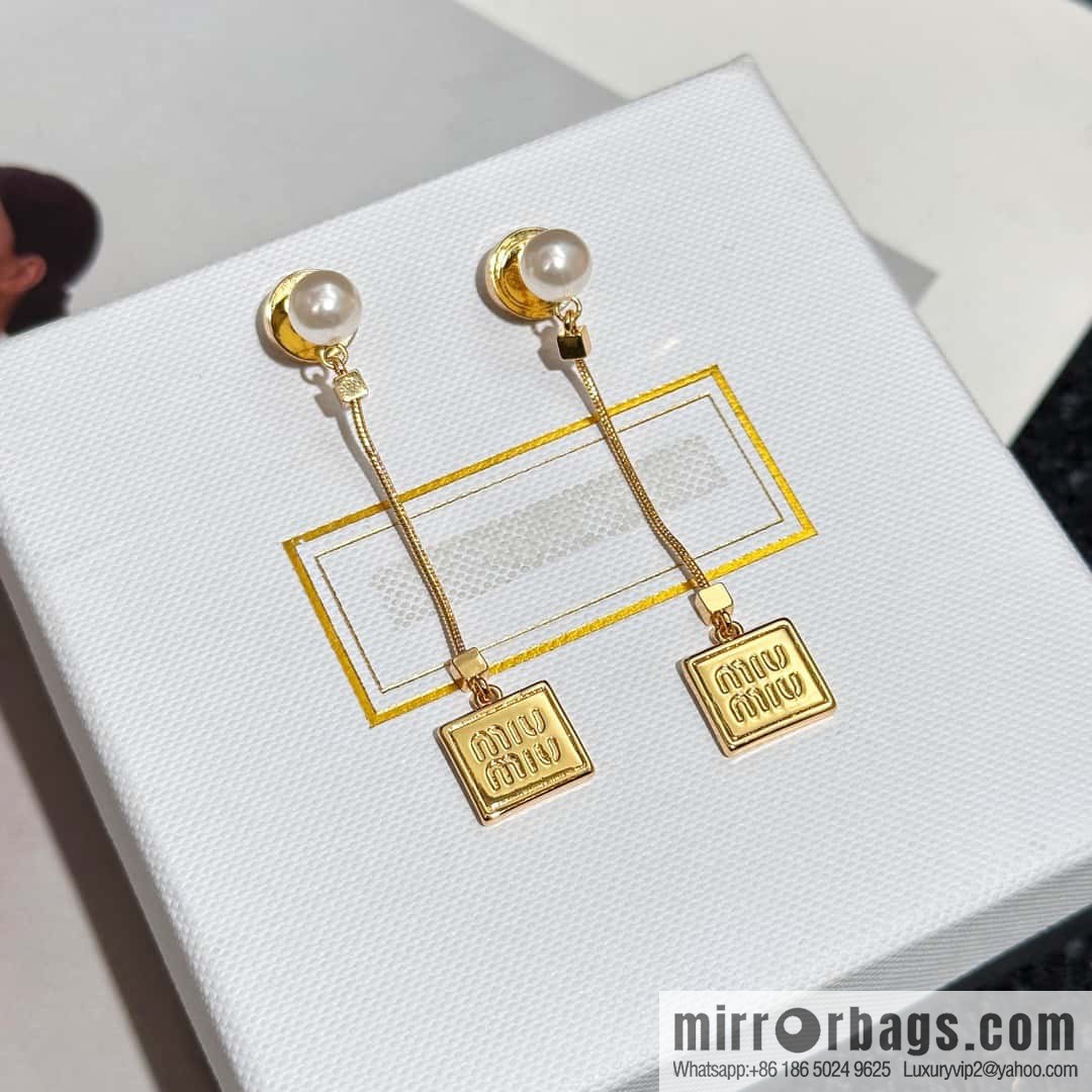❗️New ❗️ MIUMIU stud earrings MIU MIU Miu square letter pearl stud earrings