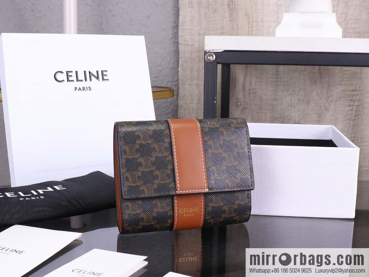[Premium quality, all-steel hardware] CE tri-fold wallet 🅰️🅰️ simple monogram tri-fold wallet model number: 100572