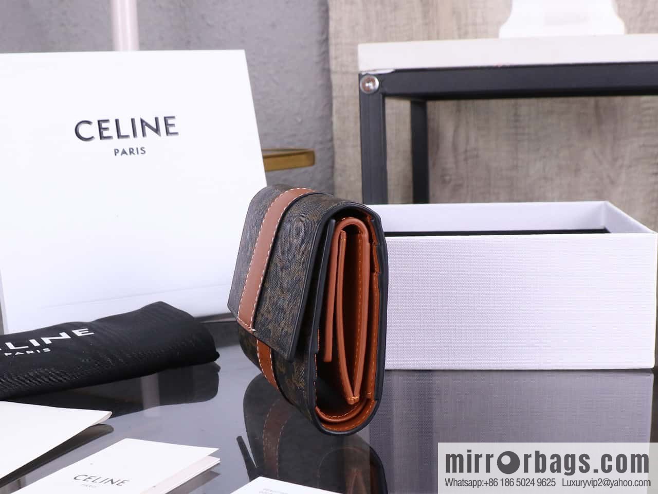 [Premium quality, all-steel hardware] CE tri-fold wallet 🅰️🅰️ simple monogram tri-fold wallet model number: 100572