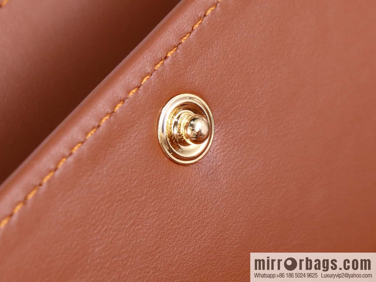 [Premium quality, all-steel hardware] CE tri-fold wallet 🅰️🅰️ simple monogram tri-fold wallet model number: 100572