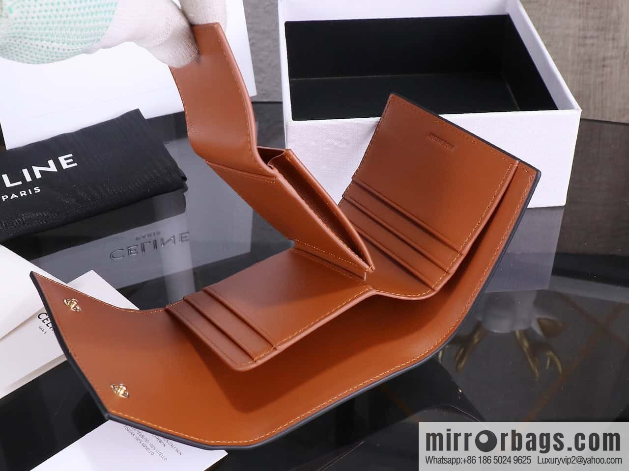 [Premium quality, all-steel hardware] CE tri-fold wallet 🅰️🅰️ simple monogram tri-fold wallet model number: 100572