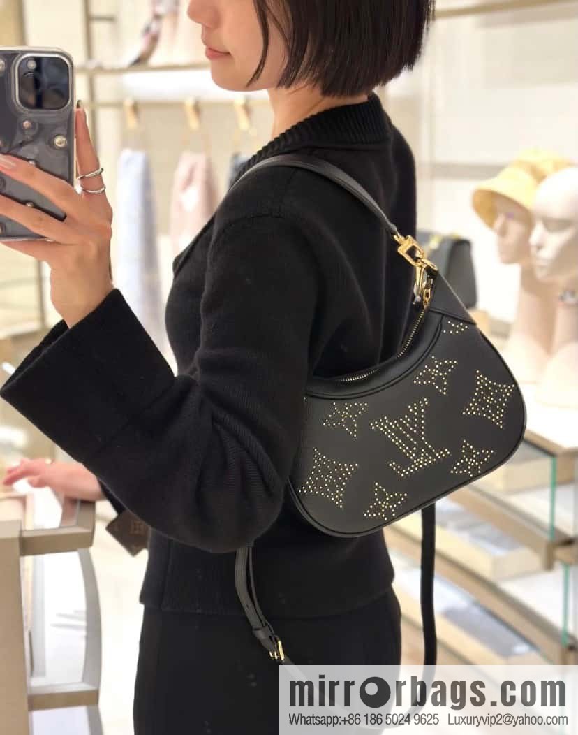 [Boutique‑grade] M46735 black full leather willow nail croissant series, this Bagatelle handbag m46091 full leather rivet with nails, crescent bag, pea bag, croissant bag