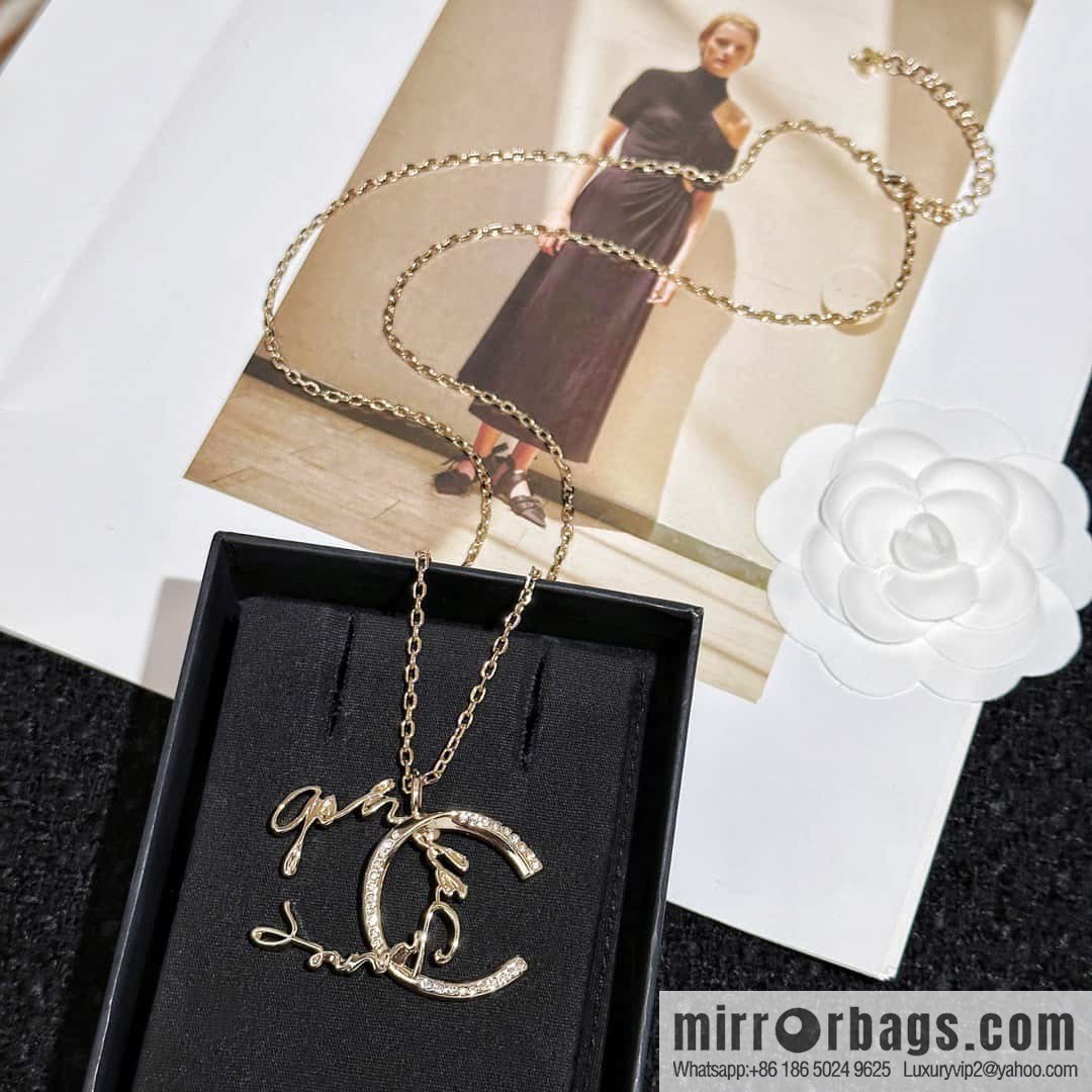❗️New ❗️ Chanel necklace ☀️ new ☑️ Chanel half double c letter necklace ☀️