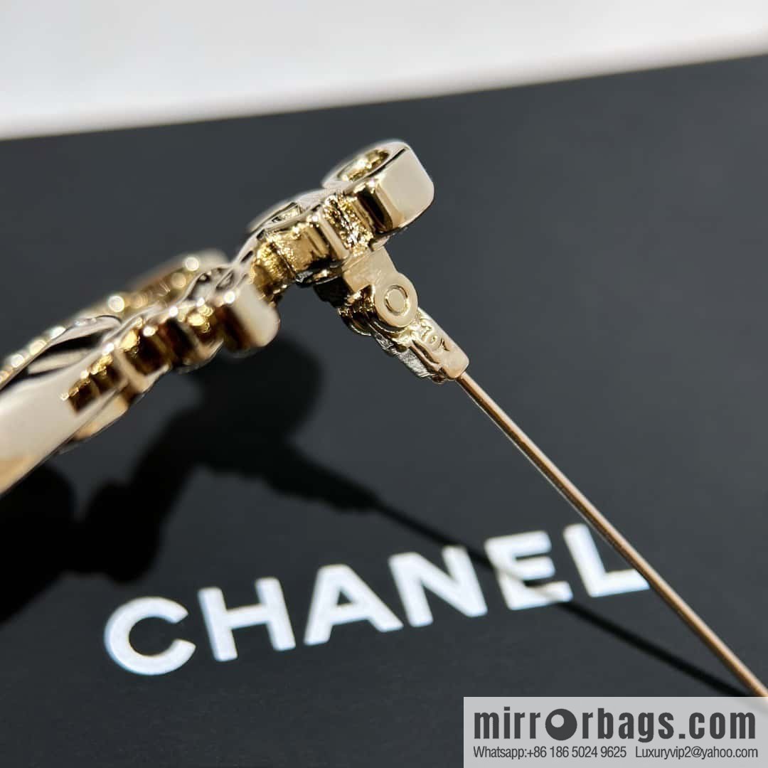 ❗️New ❗️ Chanel brooch ☀️ new ☑️ Chanel double c irregular brooch ☀️