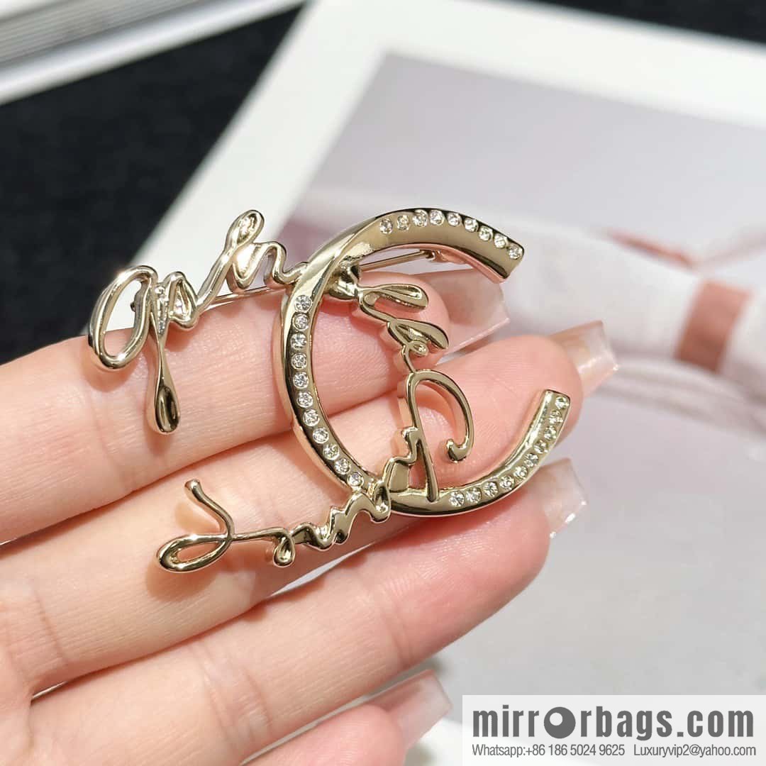 ❗️New ❗️ Chanel brooch ☀️ new ☑️ Chanel double c irregular brooch ☀️