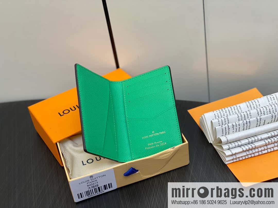 [Boutique‑grade] M40614 green big plaid pocket wallet