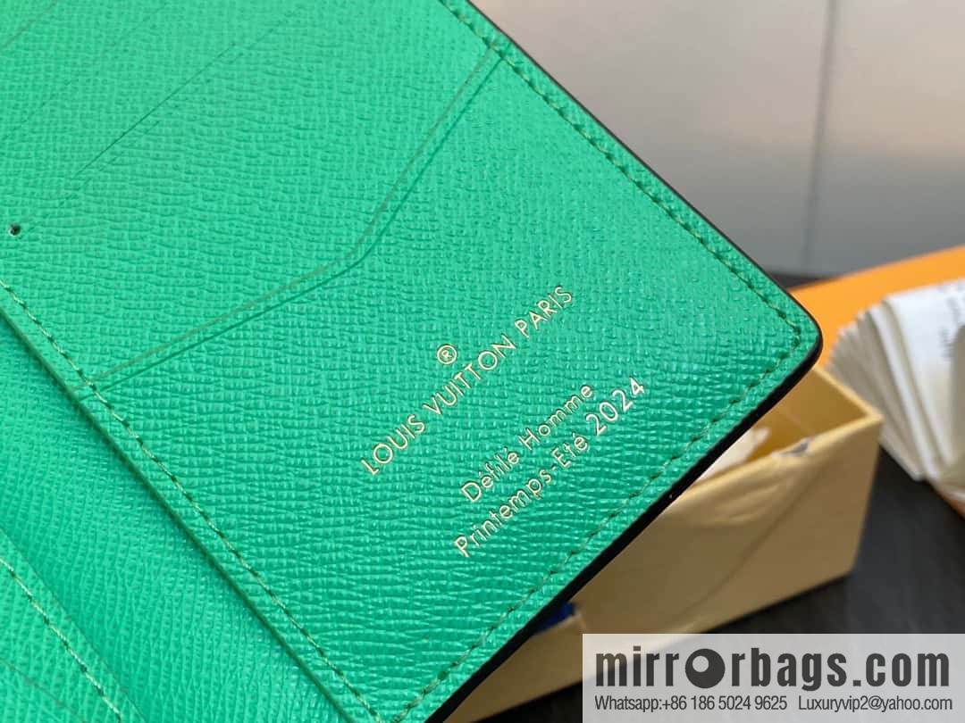 [Boutique‑grade] M40614 green big plaid pocket wallet