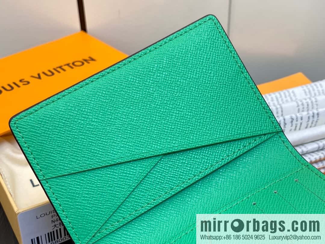 [Boutique‑grade] M40614 green big plaid pocket wallet
