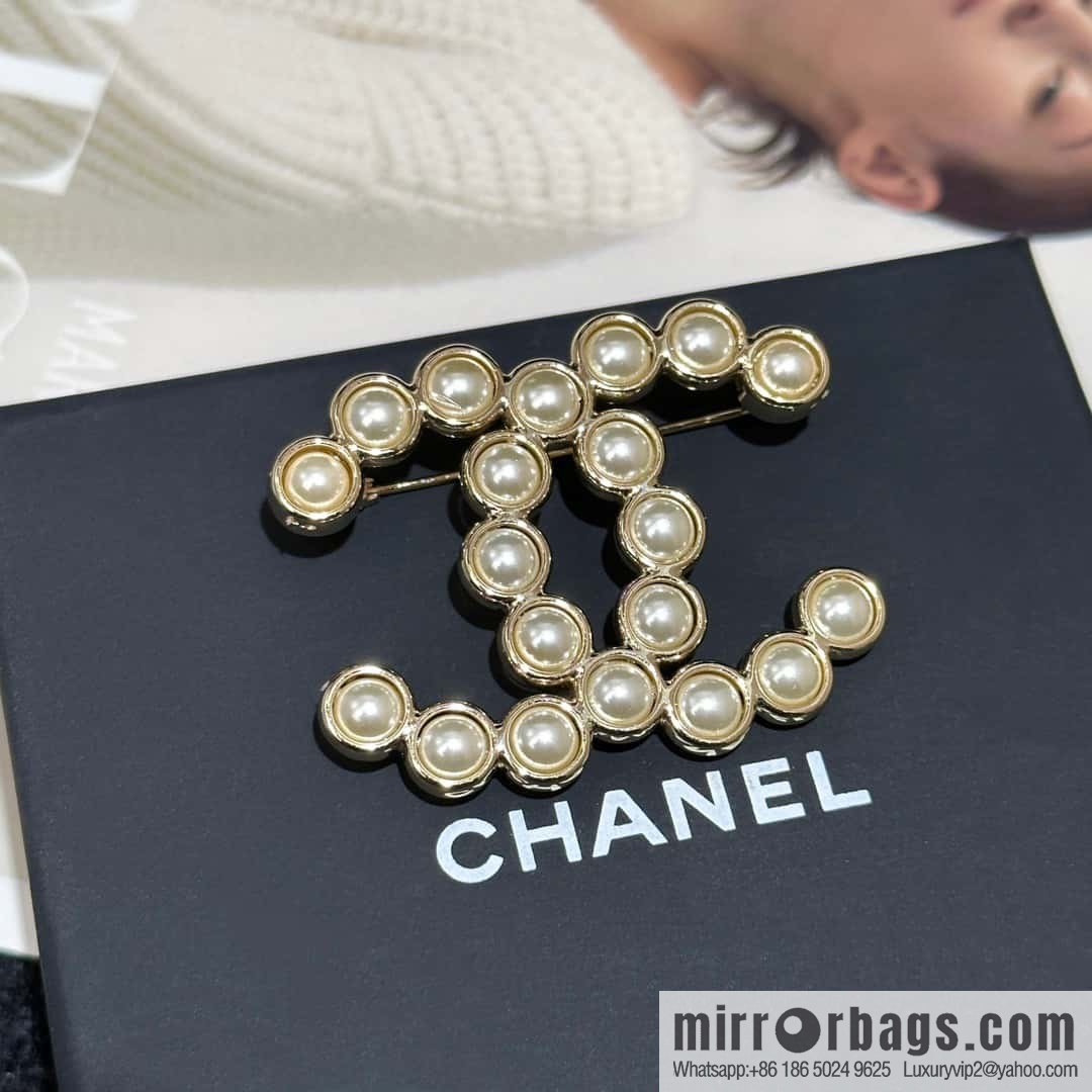 ❗️New ❗️ Chanel brooch ☀️ new ☑️ Chanel double c pearl brooch ☀️
