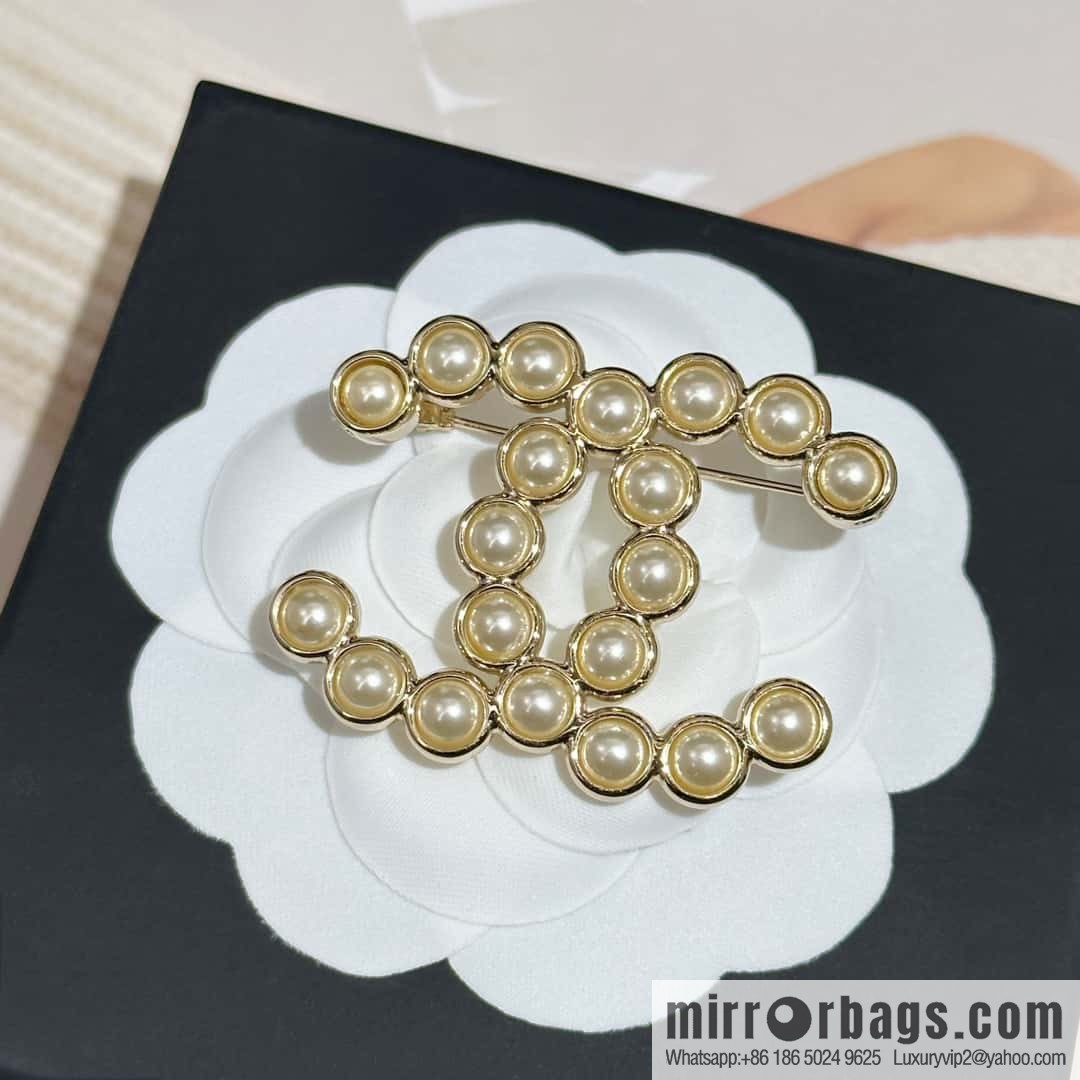 ❗️New ❗️ Chanel brooch ☀️ new ☑️ Chanel double c pearl brooch ☀️