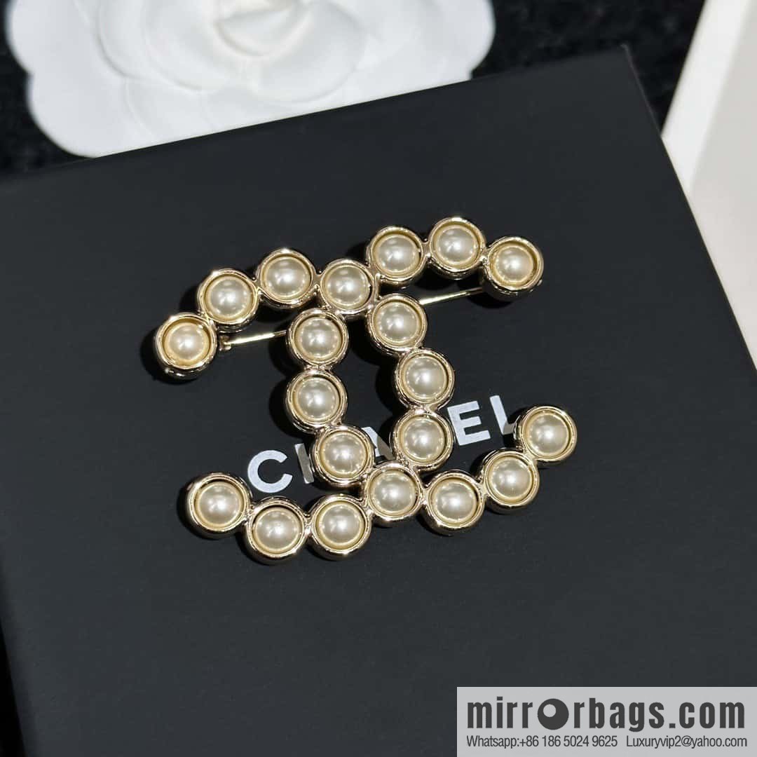 ❗️New ❗️ Chanel brooch ☀️ new ☑️ Chanel double c pearl brooch ☀️