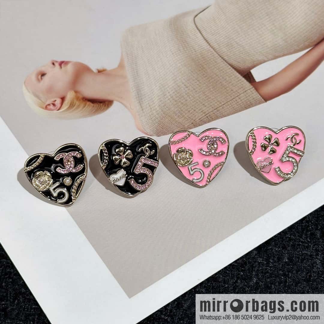 ❗️New ❗️ Chanel stud earrings ☀️ new ☑️ Chanel c1 double c peach heart love stud earrings ☀️