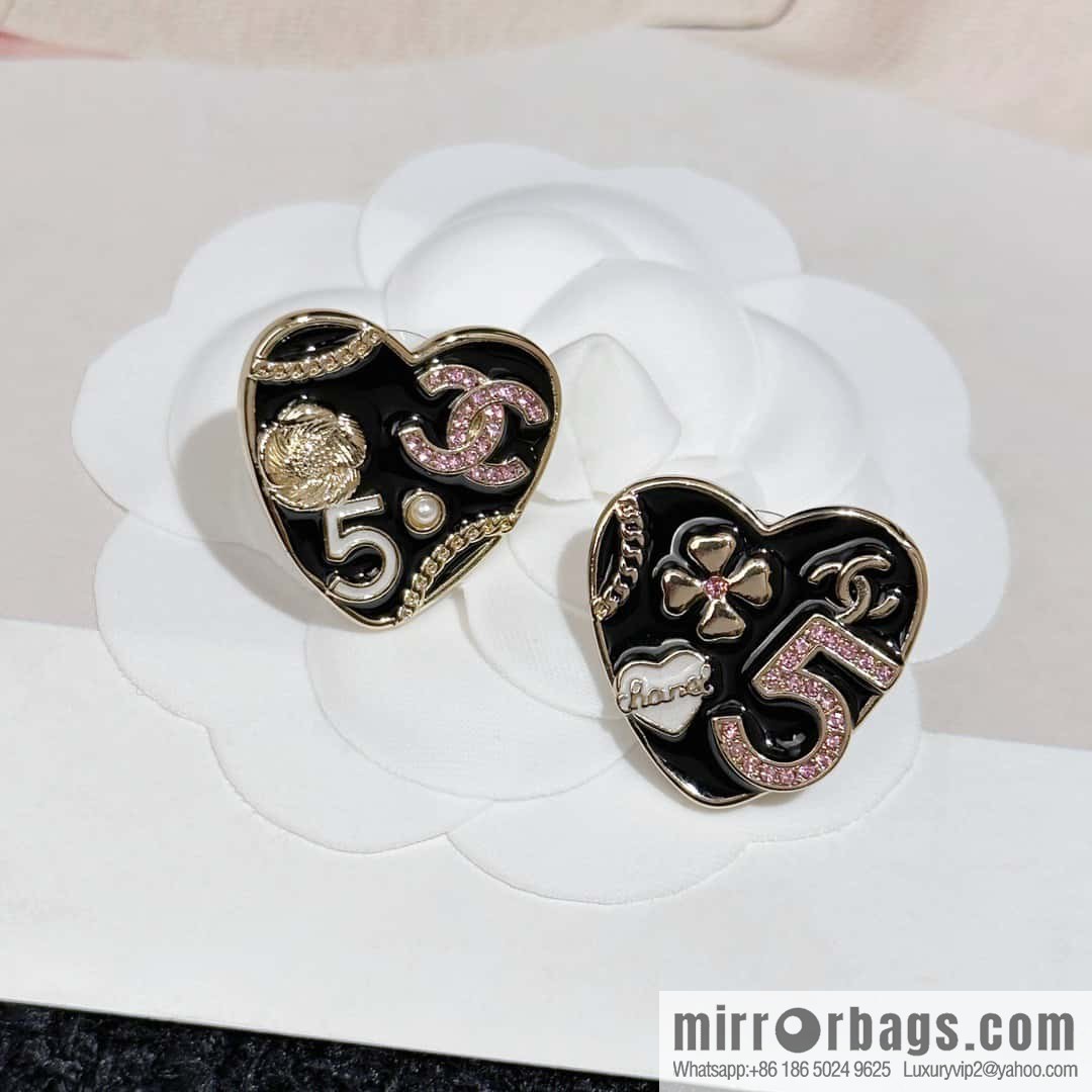 ❗️New ❗️ Chanel stud earrings ☀️ new ☑️ Chanel c1 double c peach heart love stud earrings ☀️