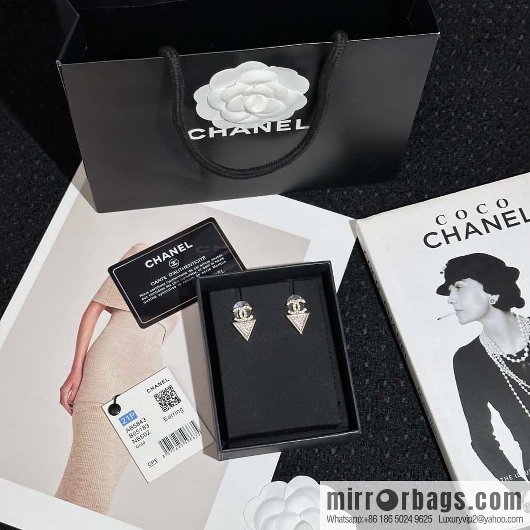 ❗️New ❗️ Chanel stud earrings ☀️ new ☑️ Chanel c2 double c full diamond triangle stud earrings ☀️