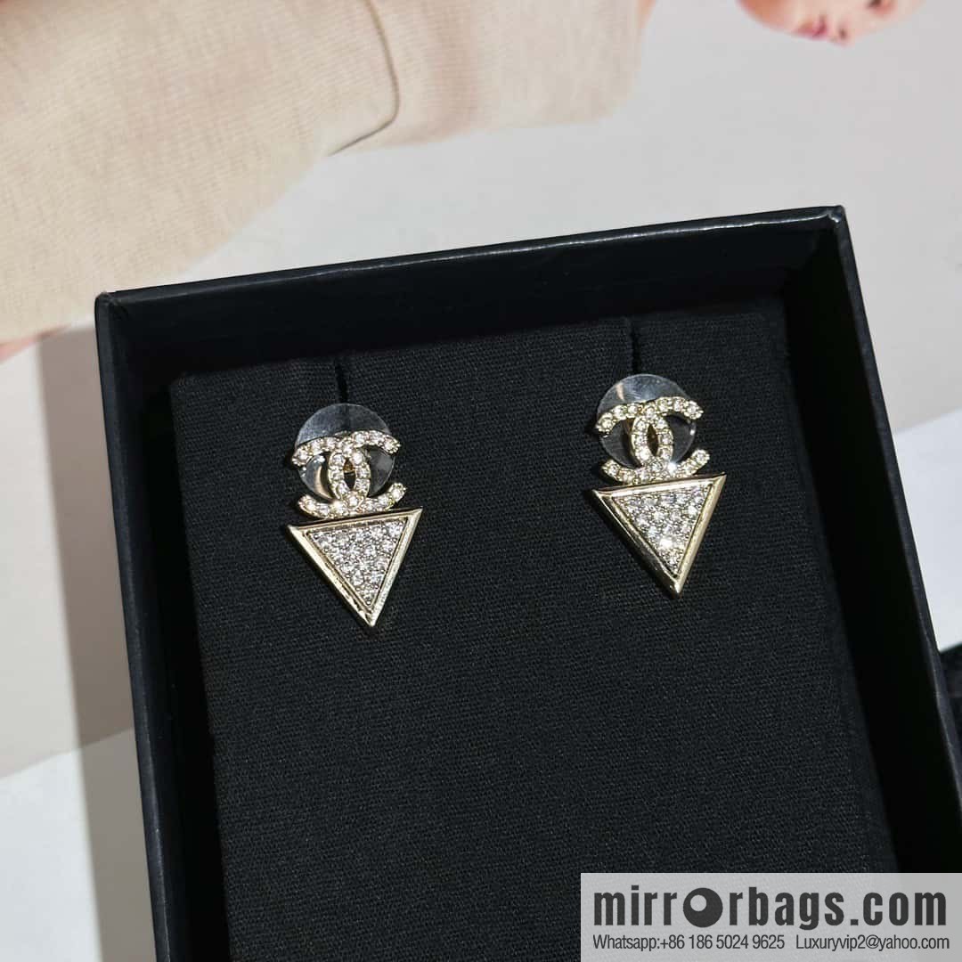 ❗️New ❗️ Chanel stud earrings ☀️ new ☑️ Chanel c2 double c full diamond triangle stud earrings ☀️