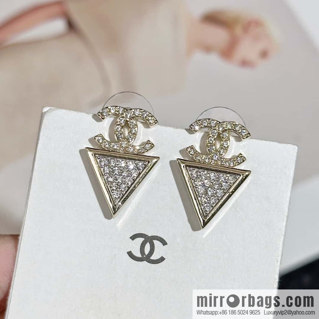 ❗️New ❗️ Chanel stud earrings ☀️ new ☑️ Chanel c2 double c full diamond triangle stud earrings ☀️