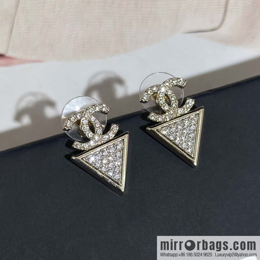 ❗️New ❗️ Chanel stud earrings ☀️ new ☑️ Chanel c2 double c full diamond triangle stud earrings ☀️
