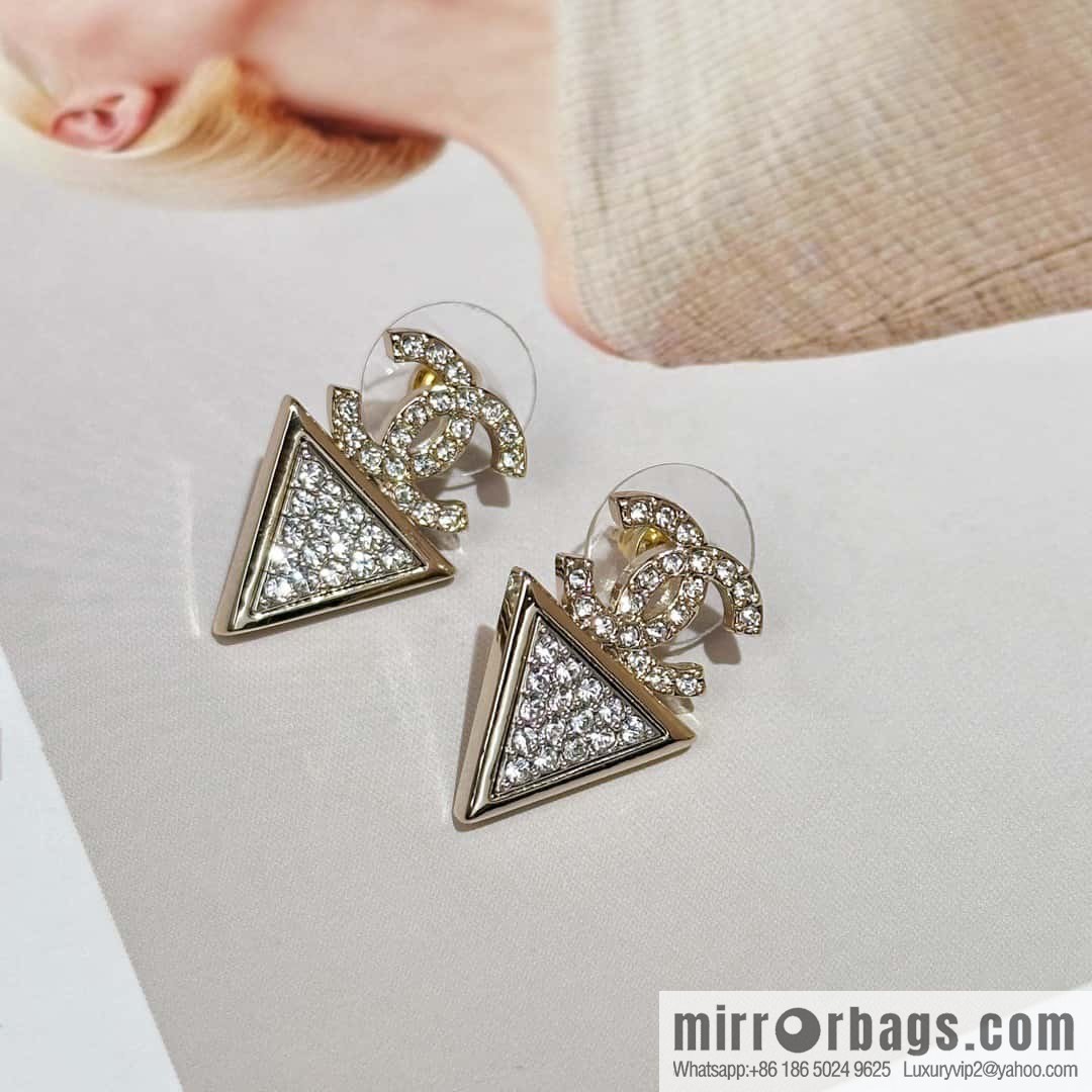 ❗️New ❗️ Chanel stud earrings ☀️ new ☑️ Chanel c2 double c full diamond triangle stud earrings ☀️