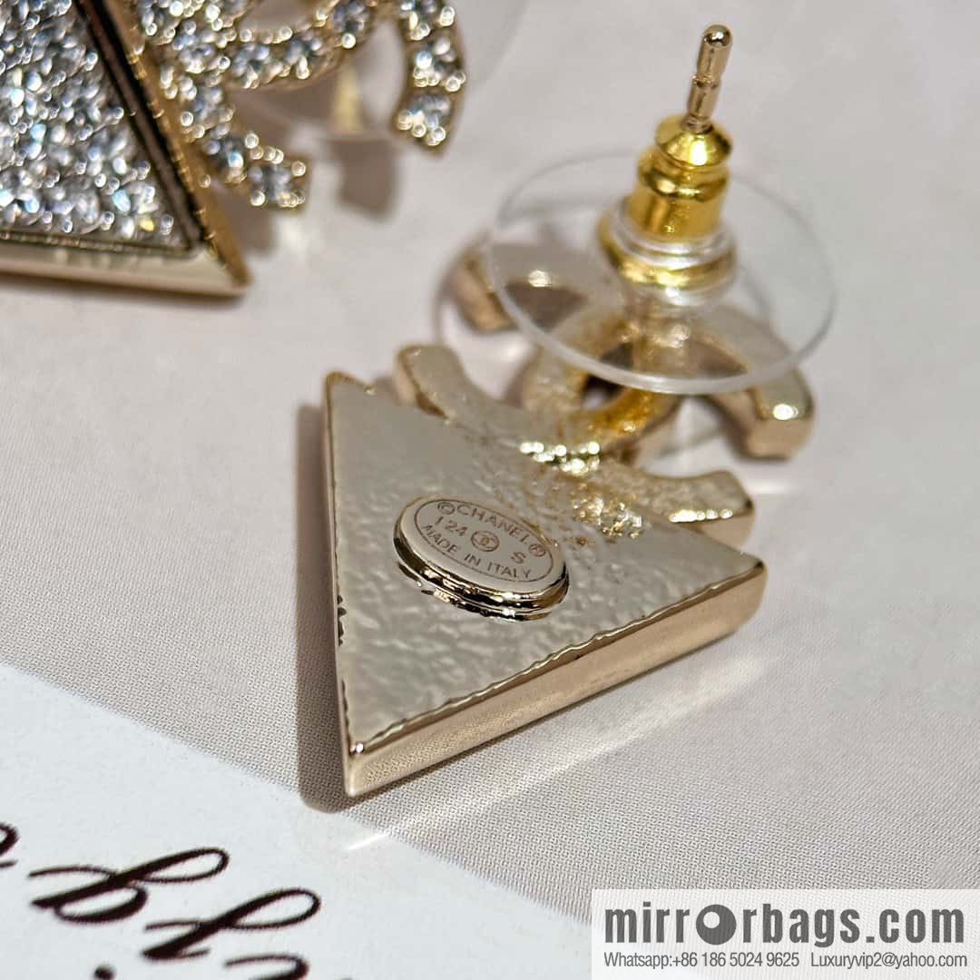 ❗️New ❗️ Chanel stud earrings ☀️ new ☑️ Chanel c2 double c full diamond triangle stud earrings ☀️