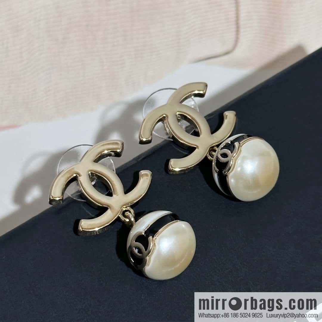 ❗️New ❗️ chanel stud earrings ☀️ new ☑️ chanel c2 double c pearl stud earrings ☀️