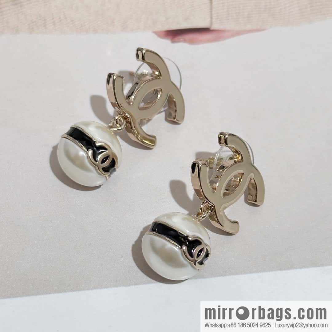 ❗️New ❗️ chanel stud earrings ☀️ new ☑️ chanel c2 double c pearl stud earrings ☀️
