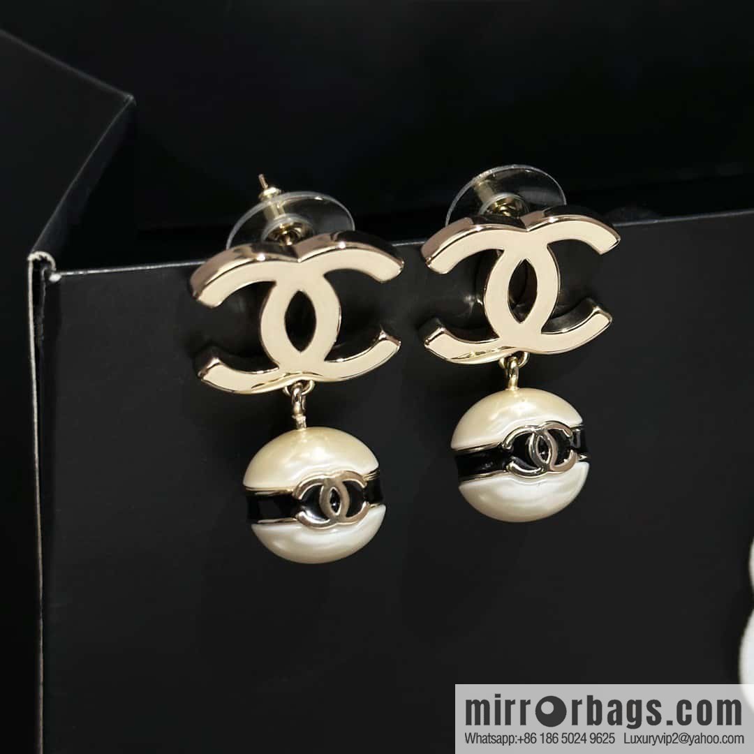 ❗️New ❗️ chanel stud earrings ☀️ new ☑️ chanel c2 double c pearl stud earrings ☀️