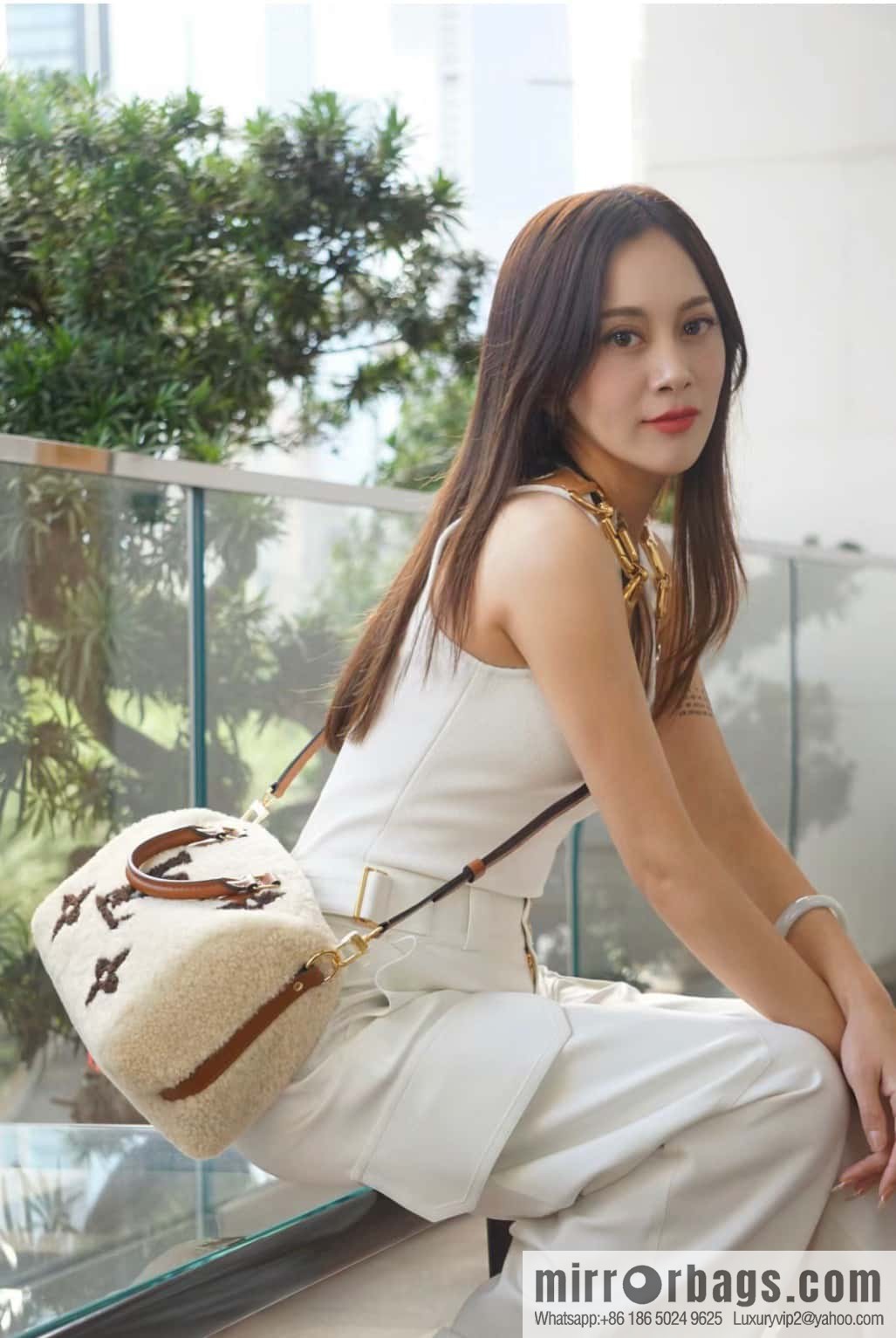 [Premium‑quality] M23568 meters white, lamb wool pillow bag speedy series Speedy Bandoulière 25 handbag