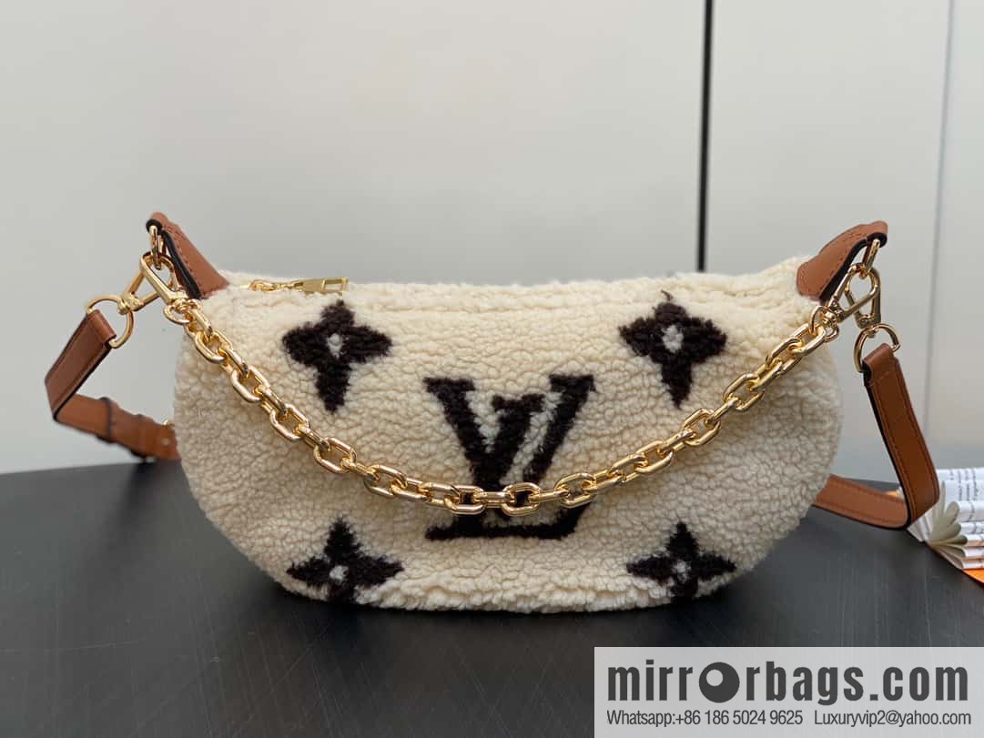 [Boutique‑grade] M23321 meter white, lamb wool moon bag series, this Over The Moon handbag.