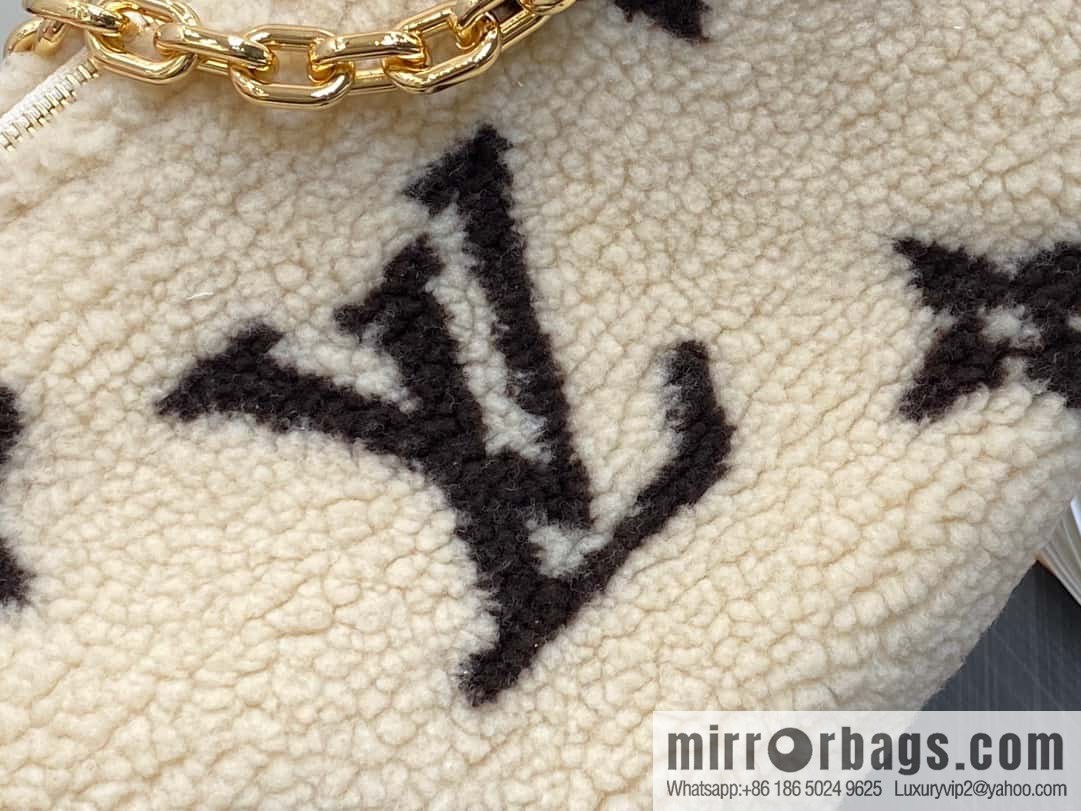 [Boutique‑grade] M23321 meter white, lamb wool moon bag series, this Over The Moon handbag.