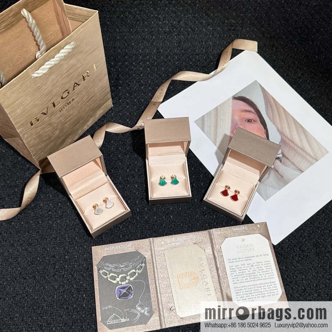 ❗️New ❗️ ☀️ original order ☀ BVLGARI DIVAS'DREAM white fritillary, chalcedony, malachite fan stud earrings ☀️
