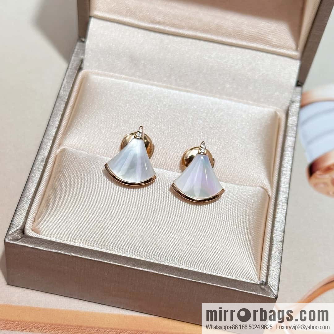 ❗️New ❗️ ☀️ original order ☀ BVLGARI DIVAS'DREAM white fritillary, chalcedony, malachite fan stud earrings ☀️