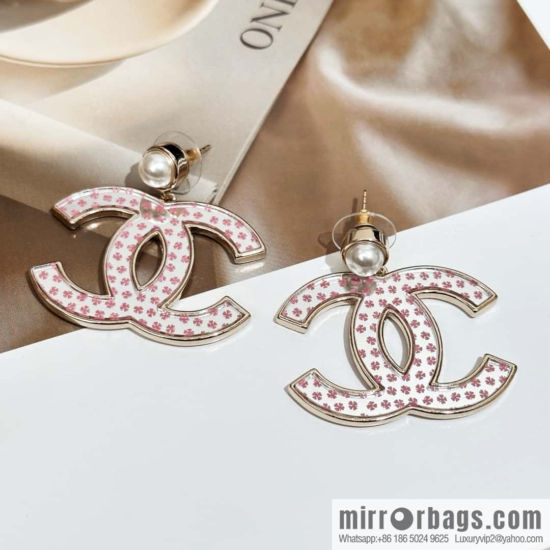 ❗️New ❗️ chanel stud earrings ☀️ new ☑️ chanel c2 double c clover pattern stud earrings ☀️