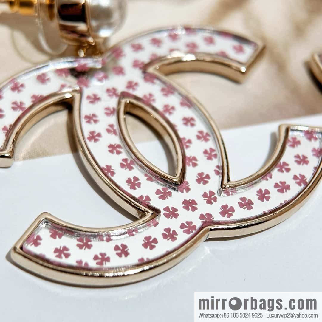 ❗️New ❗️ chanel stud earrings ☀️ new ☑️ chanel c2 double c clover pattern stud earrings ☀️