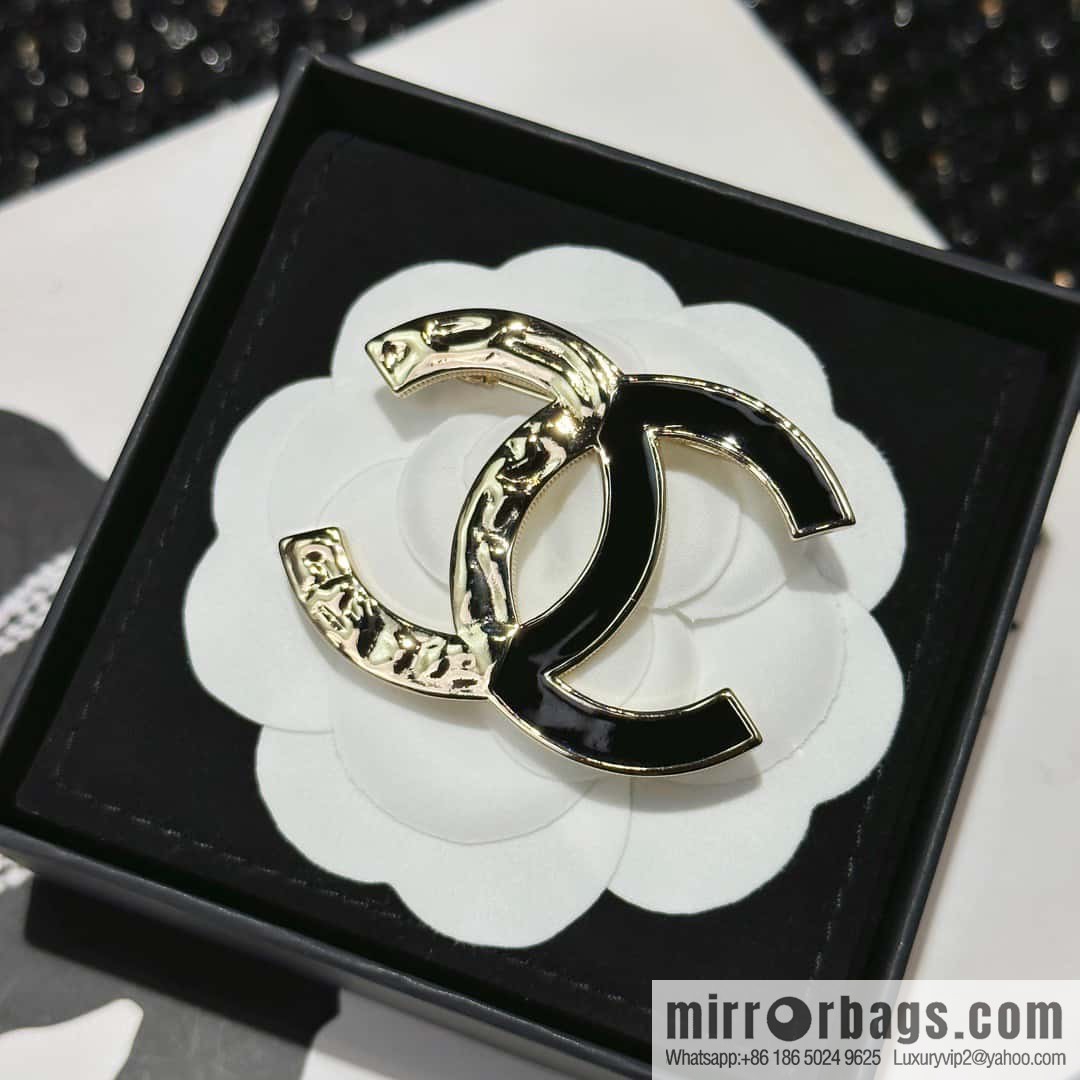 ☀️New ☑️ Chanel double c black dripping double parcel brooch