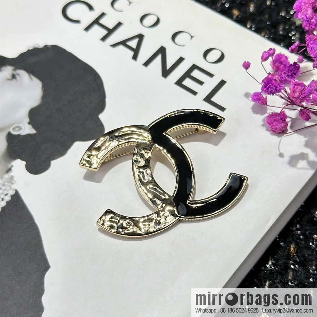☀️New ☑️ Chanel double c black dripping double parcel brooch