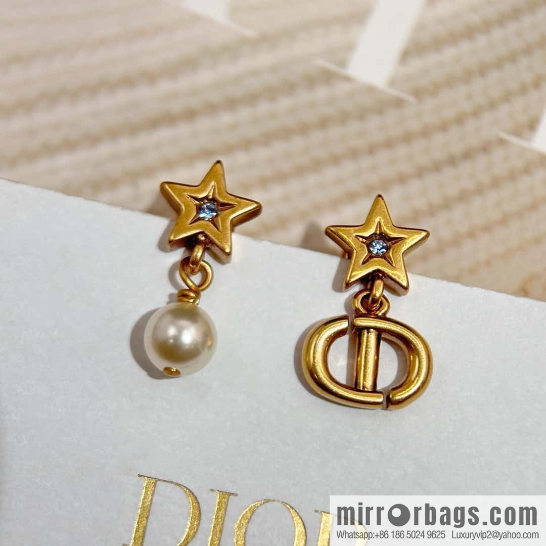 New ☑️ Dior peach heart love CD pearl asymmetrical stud earrings