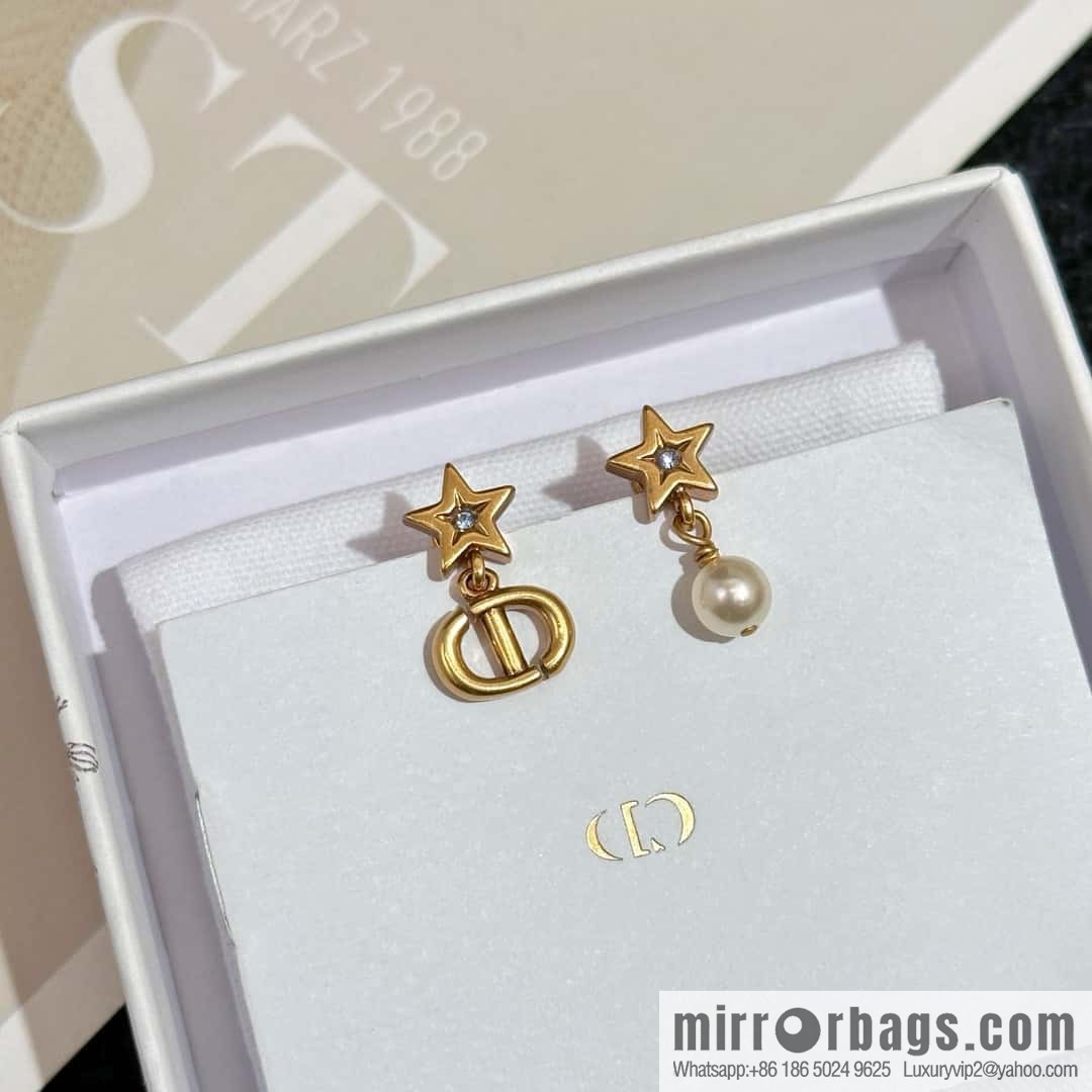 New ☑️ Dior peach heart love CD pearl asymmetrical stud earrings