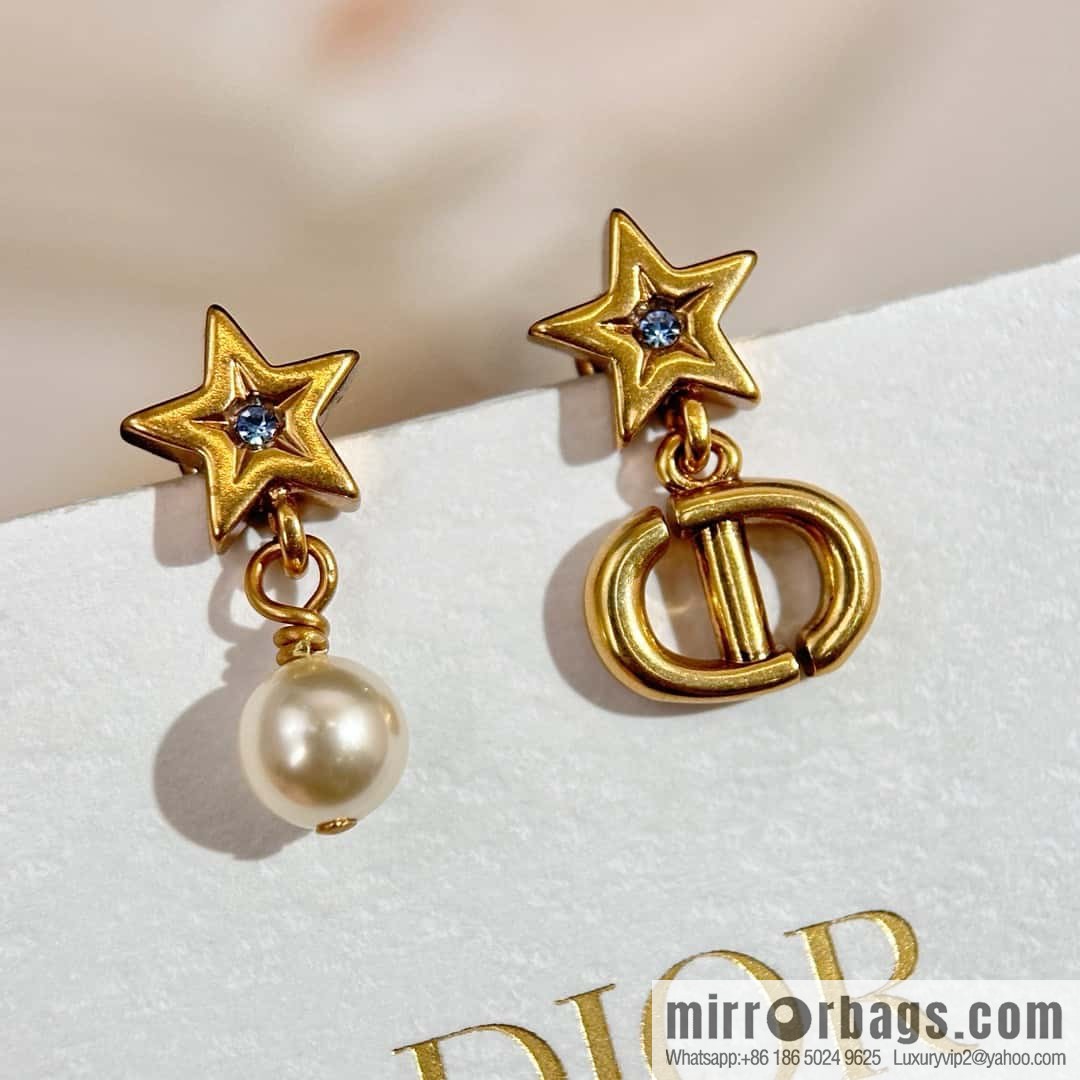 New ☑️ Dior peach heart love CD pearl asymmetrical stud earrings