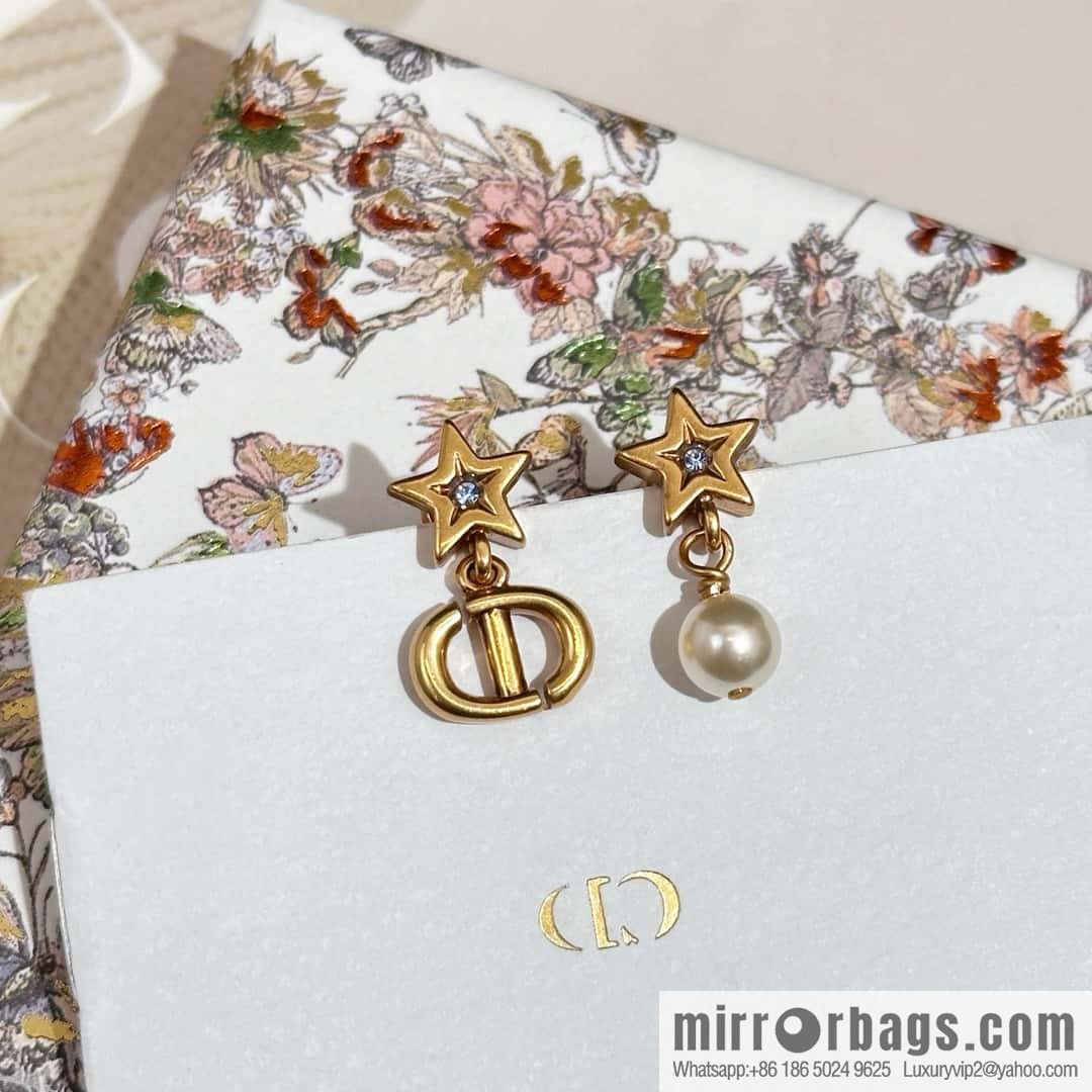 New ☑️ Dior peach heart love CD pearl asymmetrical stud earrings