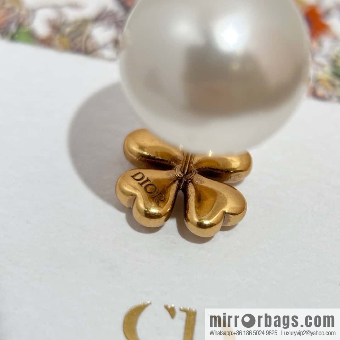 New ☑️ Dior heart love four-leaf clover pearl stud earrings